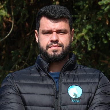 Retrato de Dr. Guilherme França, especialista em reprodução equina na Genetic Horse